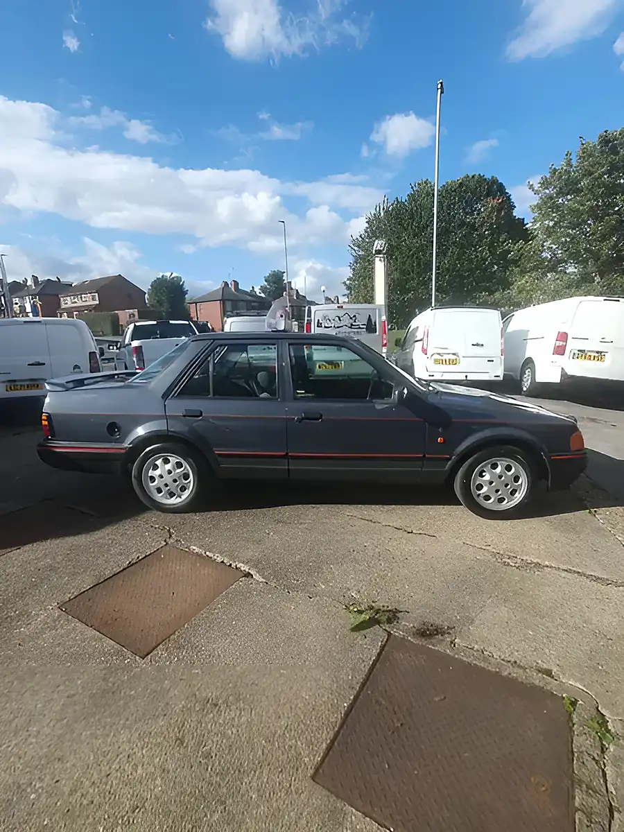 Used 1990 Ford Orion Ghia Grey - Interior and Exterior details 2