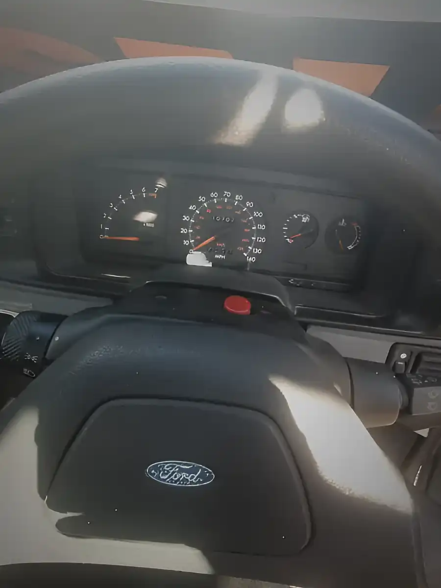Used 1990 Ford Orion Ghia Grey - Interior and Exterior details 3