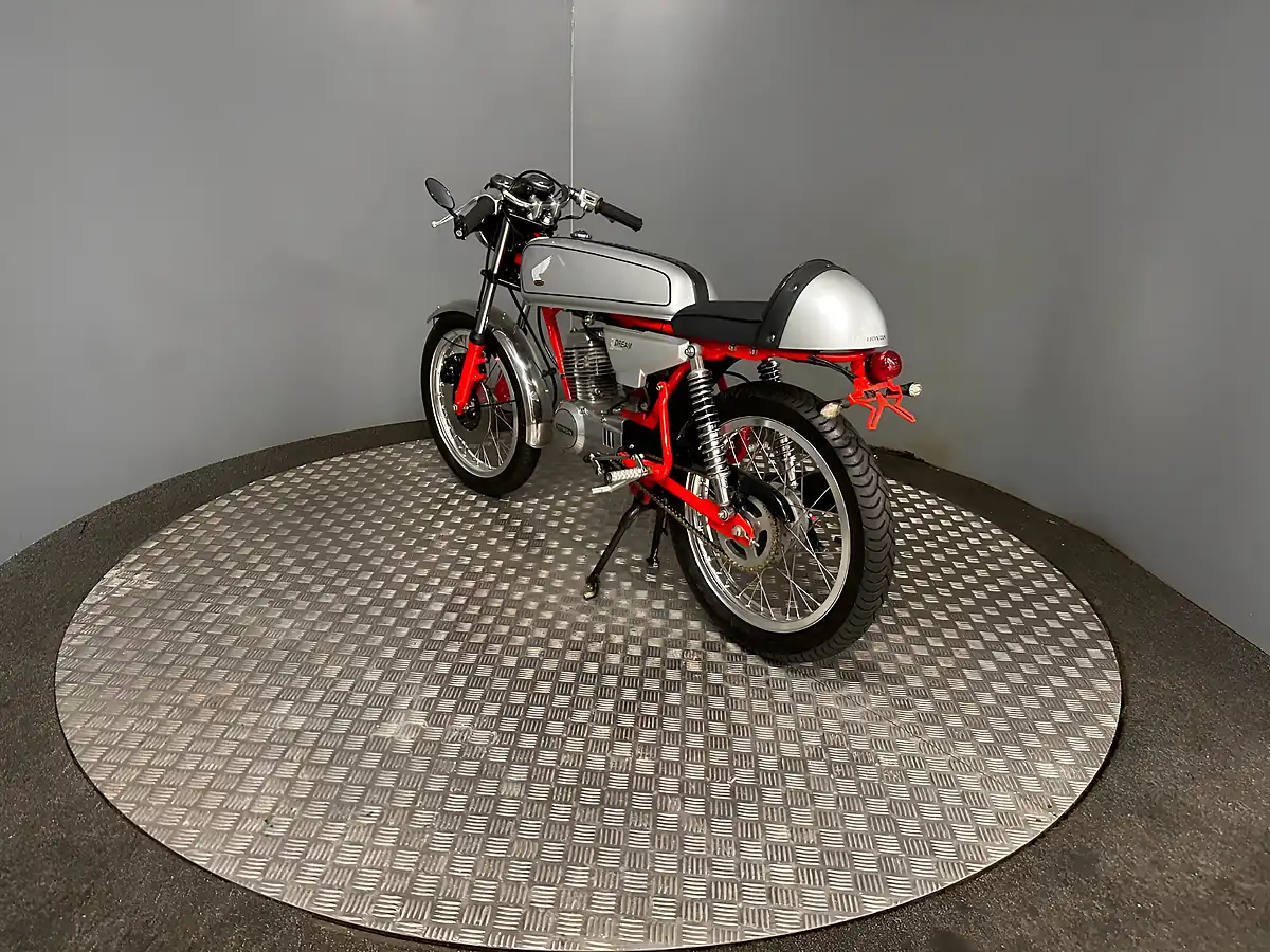 Used 1990 Honda Dream 50 Cafe Racer Silver - Interior and Exterior details 13