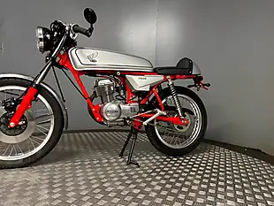 Used 1990 Honda Dream 50 Cafe Racer Silver - Interior and Exterior details 16