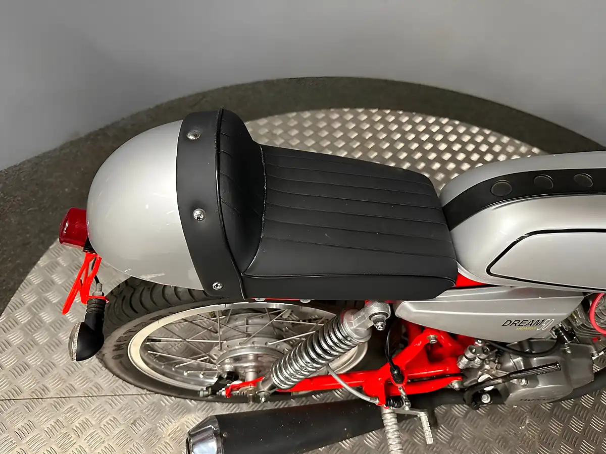Used 1990 Honda Dream 50 Cafe Racer Silver - Interior and Exterior details 2