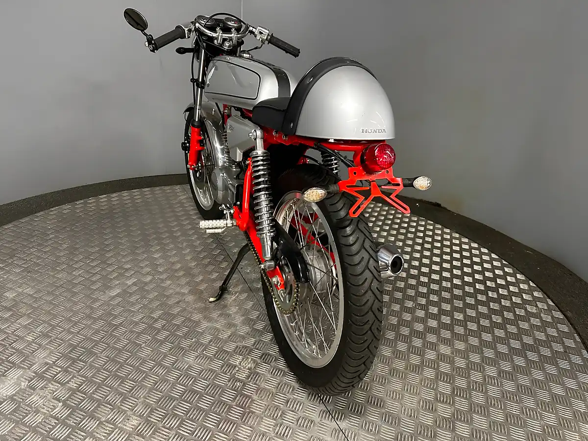 Used 1990 Honda Dream 50 Cafe Racer Silver - Interior and Exterior details 7