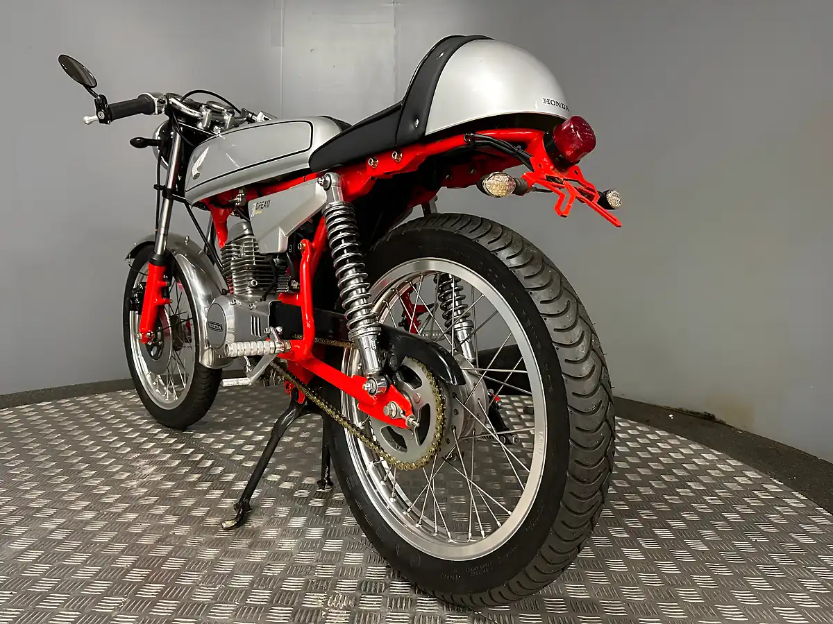 Used 1990 Honda Dream 50 Cafe Racer Silver - Interior and Exterior details 9
