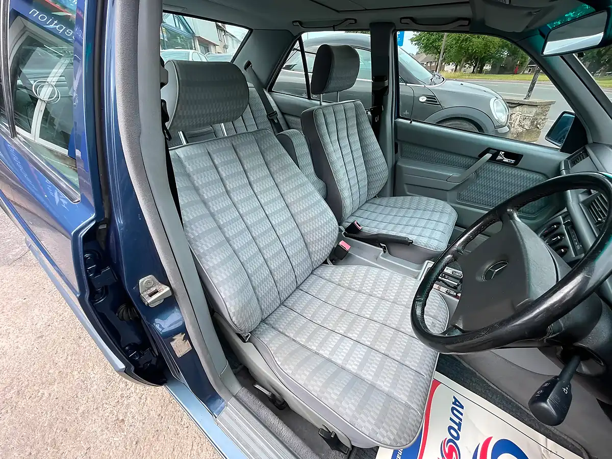 Used 1990 Mercedes-Benz 190 Blue - Interior and Exterior details 11