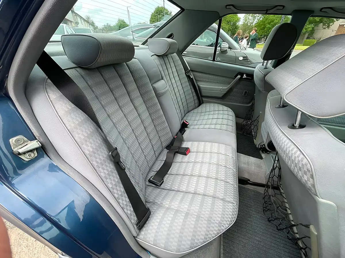 Used 1990 Mercedes-Benz 190 Blue - Interior and Exterior details 20