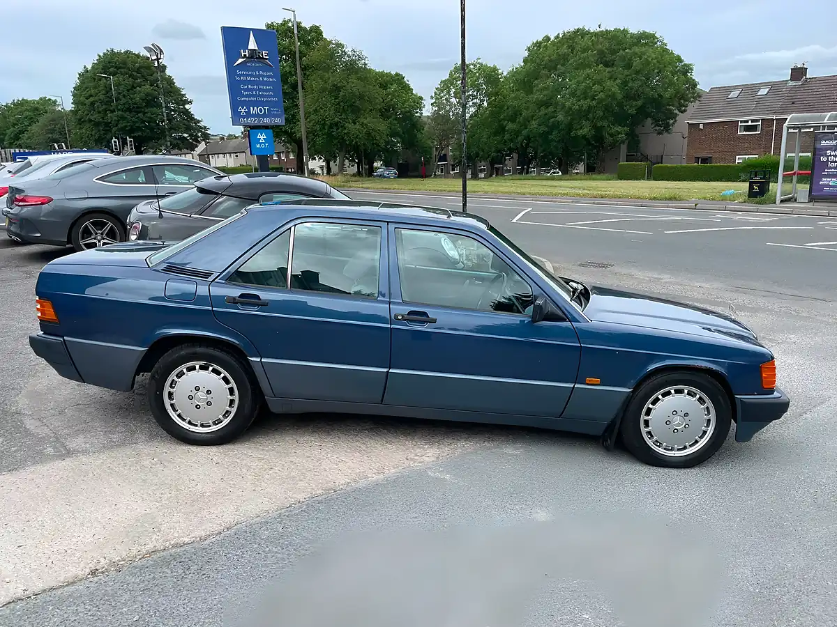 Used 1990 Mercedes-Benz 190 Blue - Interior and Exterior details 6