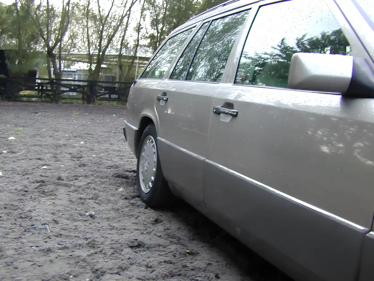 Used 1990 Mercedes-Benz 300 Estate Silver - Interior and Exterior details 10