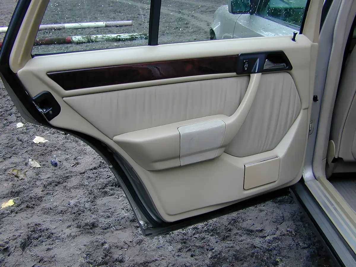 Used 1990 Mercedes-Benz 300 Estate Silver - Interior and Exterior details 14
