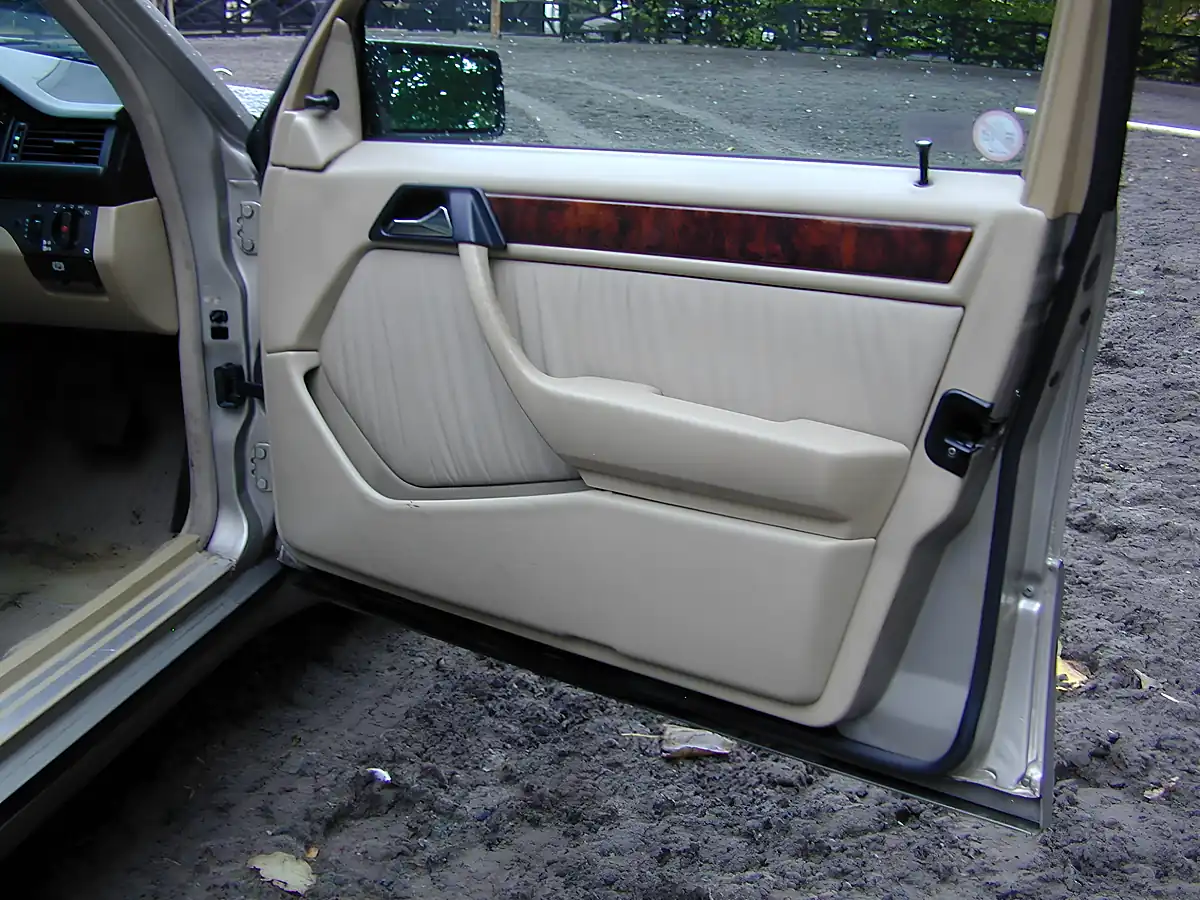 Used 1990 Mercedes-Benz 300 Estate Silver - Interior and Exterior details 15