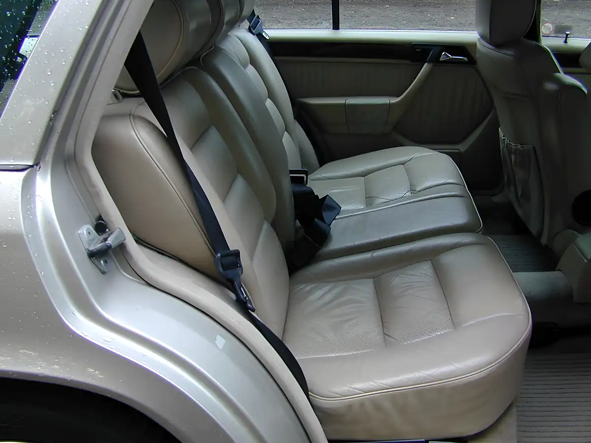 Used 1990 Mercedes-Benz 300 Estate Silver - Interior and Exterior details 16