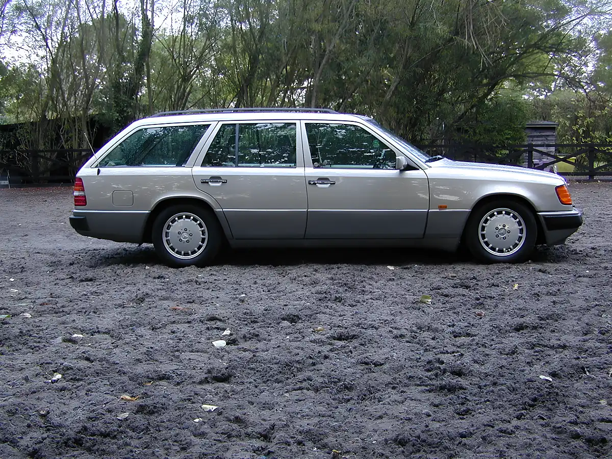 Used 1990 Mercedes-Benz 300 Estate Silver - Interior and Exterior details 2
