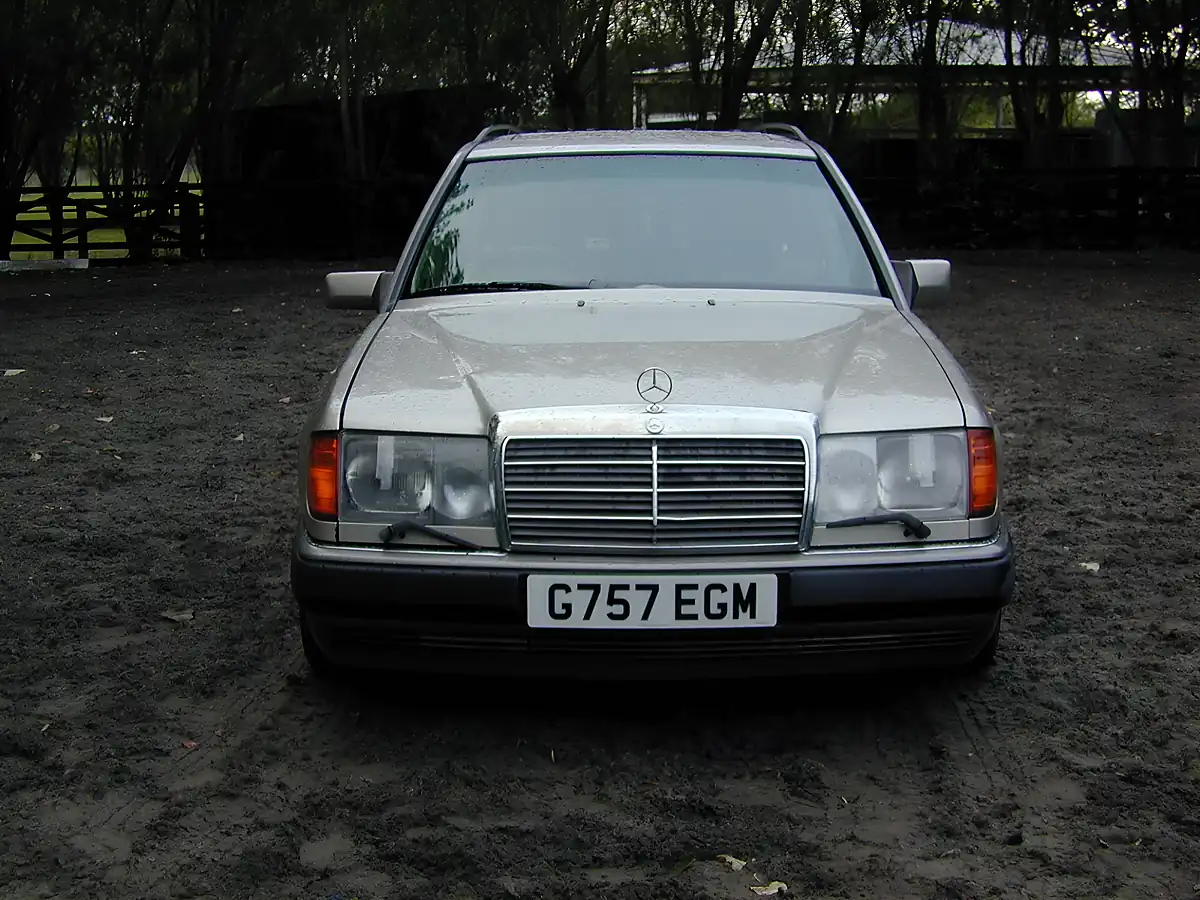 Used 1990 Mercedes-Benz 300 Estate Silver - Interior and Exterior details 4