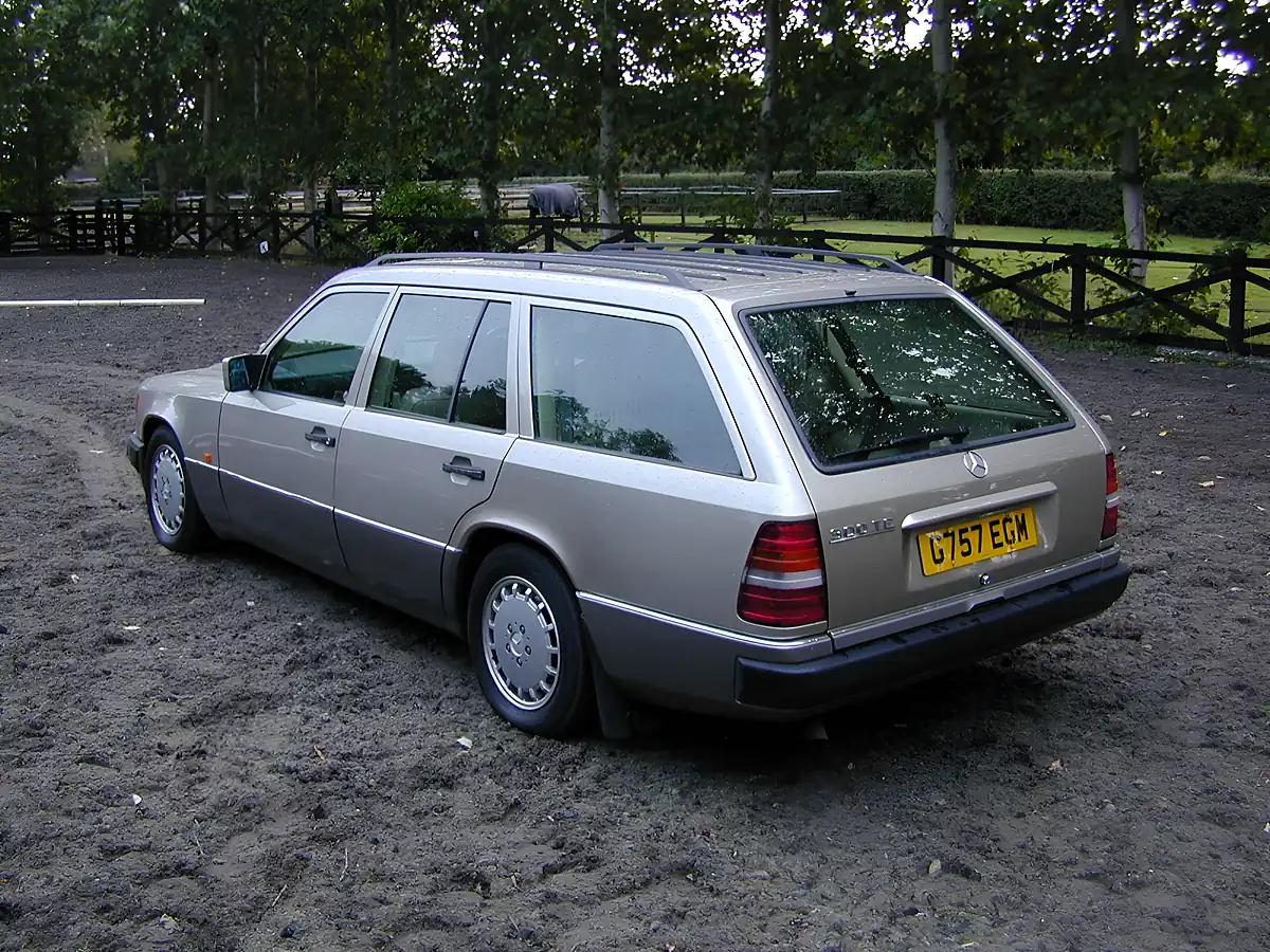 Used 1990 Mercedes-Benz 300 Estate Silver - Interior and Exterior details 6