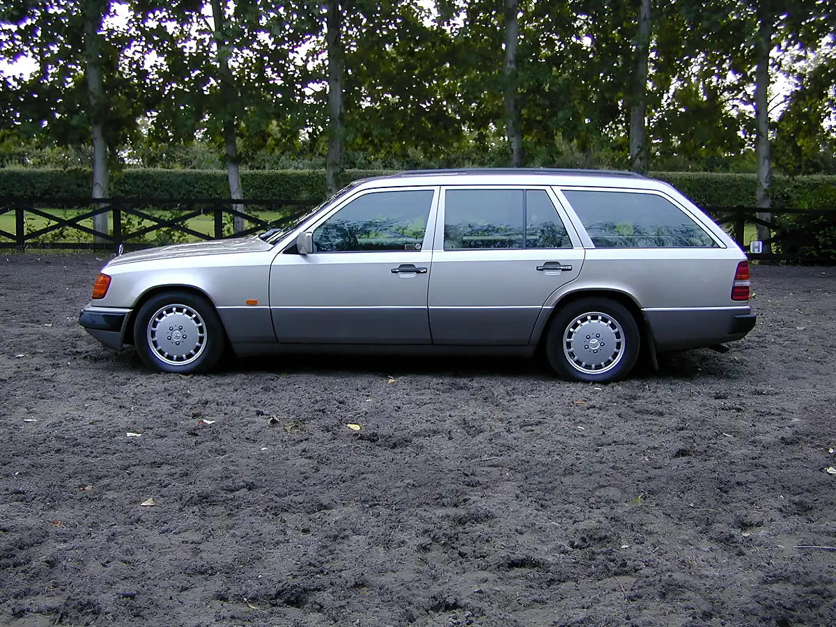 Used 1990 Mercedes-Benz 300 Estate Silver - Interior and Exterior details 7