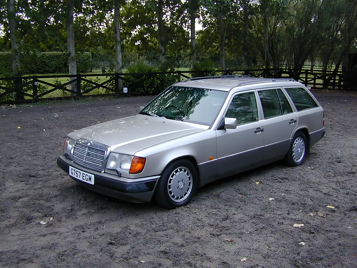 Used 1990 Mercedes-Benz 300 Estate Silver - Interior and Exterior details 8