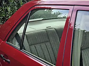 Used 1990 Mercedes-Benz E-Class Saloon Barolo Red - Interior and Exterior details 17