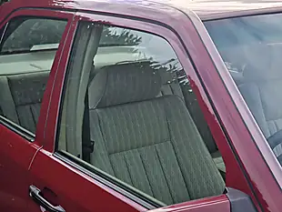 Used 1990 Mercedes-Benz E-Class Saloon Barolo Red - Interior and Exterior details 18