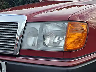 Used 1990 Mercedes-Benz E-Class Saloon Barolo Red - Interior and Exterior details 9