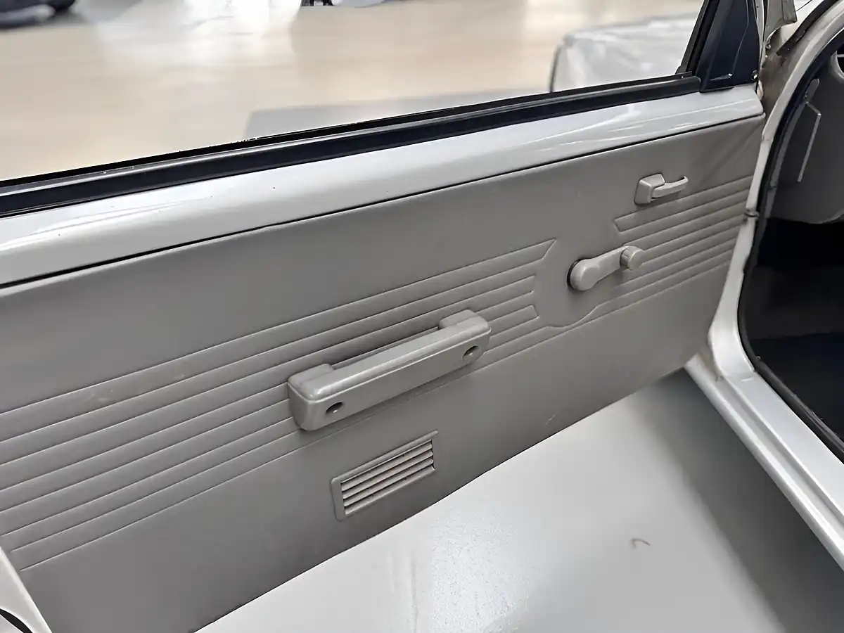 Used 1990 Nissan Micra Ls Silver - Interior and Exterior details 13