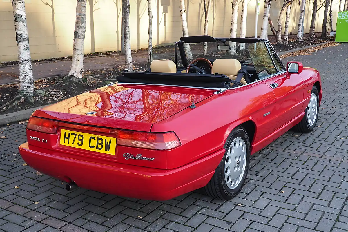 Used 1991 Alfa Romeo Spider S4 Alfa Red - Interior and Exterior details 2