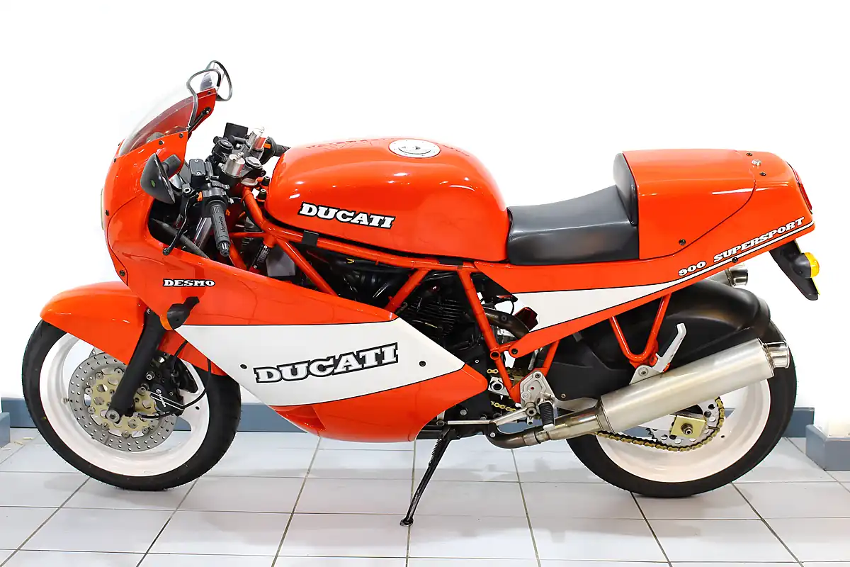Used 1991 Ducati 900 Supersport Red - Interior and Exterior details 9