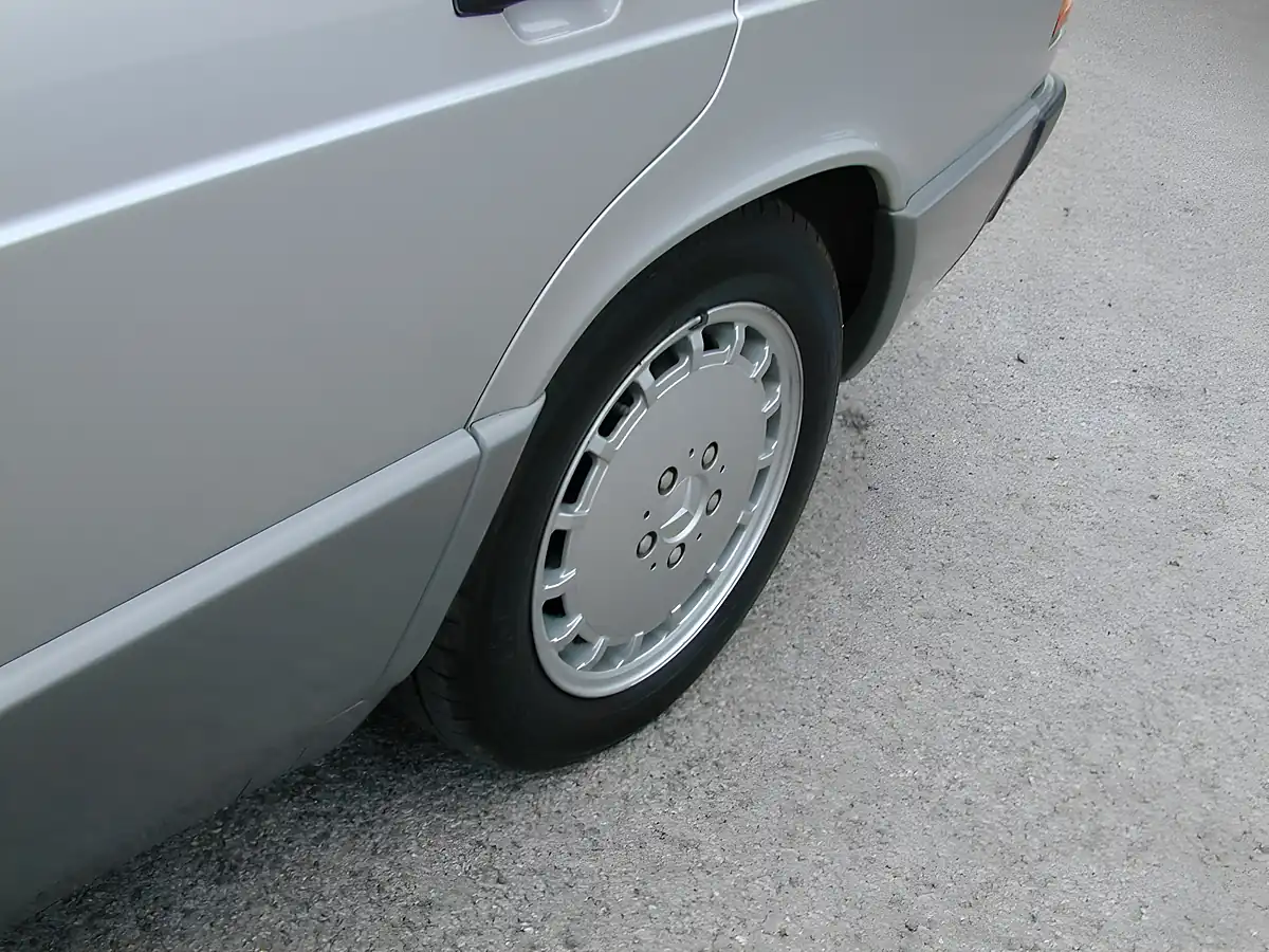 Used 1991 Mercedes-Benz 190 High Specification Silver - Interior and Exterior details 11