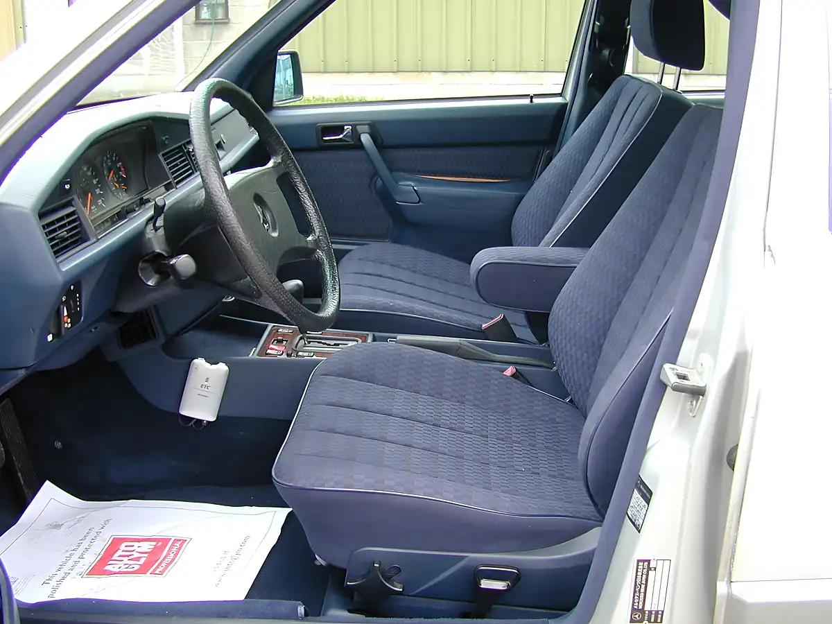 Used 1991 Mercedes-Benz 190 High Specification Silver - Interior and Exterior details 14