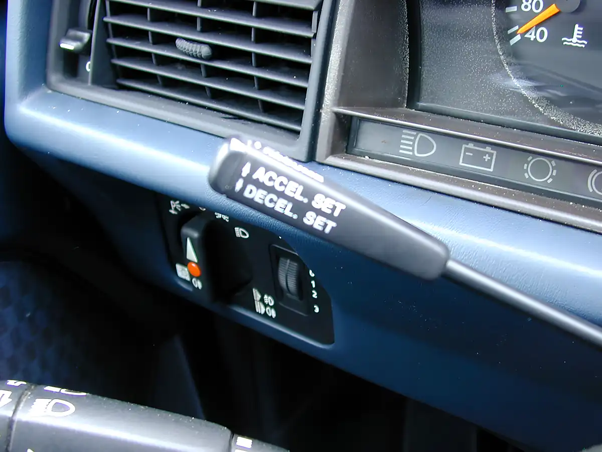Used 1991 Mercedes-Benz 190 High Specification Silver - Interior and Exterior details 16