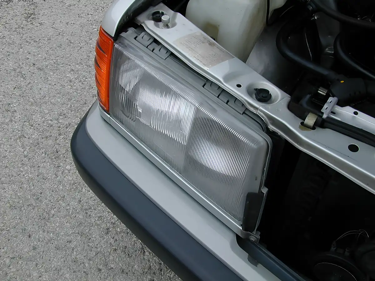 Used 1991 Mercedes-Benz 190 High Specification Silver - Interior and Exterior details 18