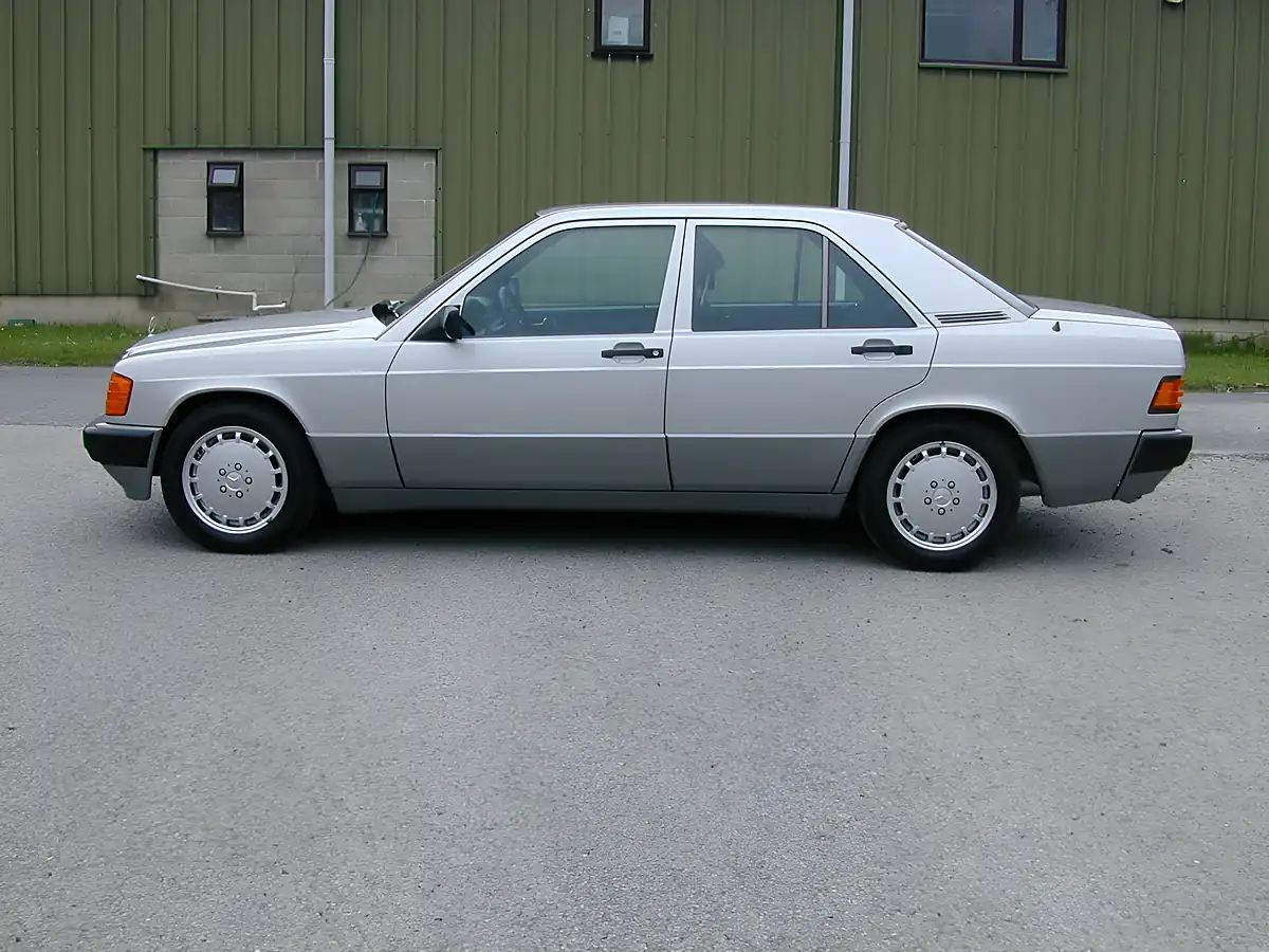 Used 1991 Mercedes-Benz 190 High Specification Silver - Interior and Exterior details 7