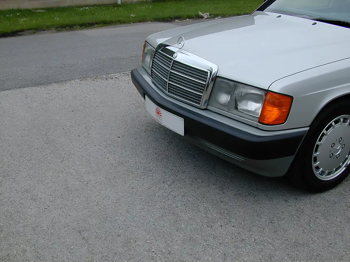 Used 1991 Mercedes-Benz 190 High Specification Silver - Interior and Exterior details 9