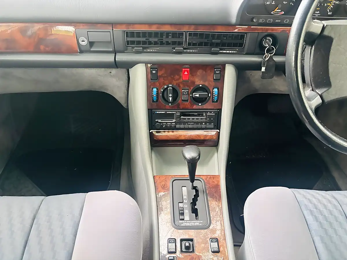 Used 1991 Mercedes-Benz 300 Se Silver Blue Metallic - Interior and Exterior details 12