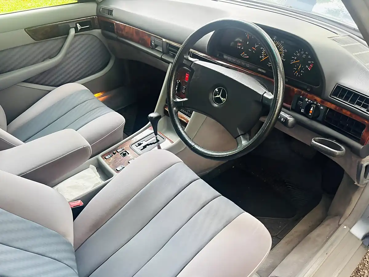 Used 1991 Mercedes-Benz 300 Se Silver Blue Metallic - Interior and Exterior details 14