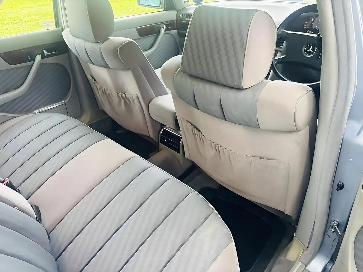 Used 1991 Mercedes-Benz 300 Se Silver Blue Metallic - Interior and Exterior details 18