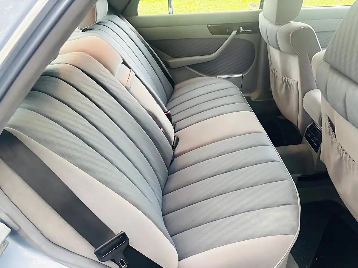 Used 1991 Mercedes-Benz 300 Se Silver Blue Metallic - Interior and Exterior details 19