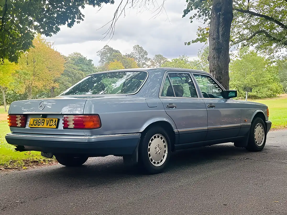 Used 1991 Mercedes-Benz 300 Se Silver Blue Metallic - Interior and Exterior details 2