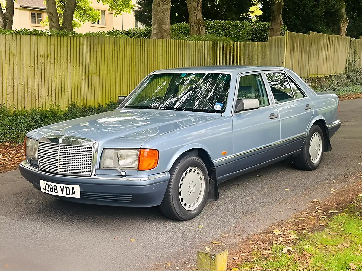 Used 1991 Mercedes-Benz 300 Se Silver Blue Metallic - Interior and Exterior details 4