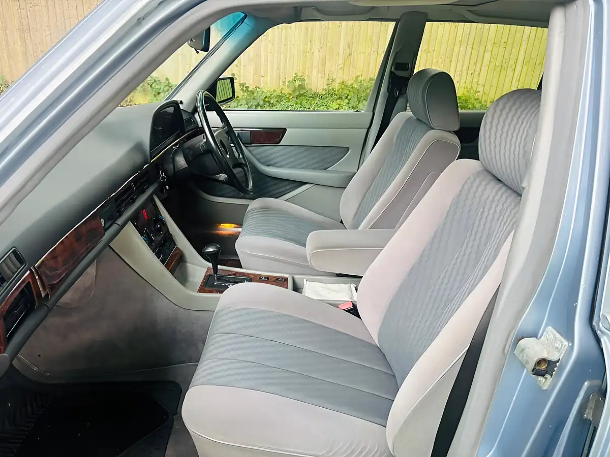 Used 1991 Mercedes-Benz 300 Se Silver Blue Metallic - Interior and Exterior details 6