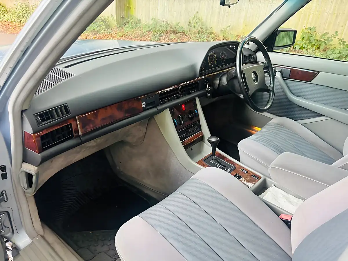 Used 1991 Mercedes-Benz 300 Se Silver Blue Metallic - Interior and Exterior details 7