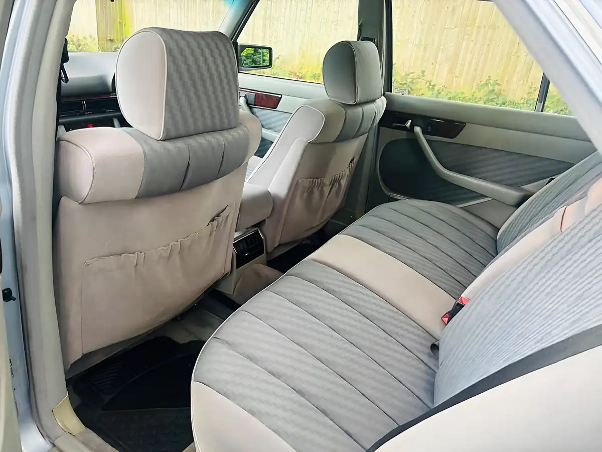 Used 1991 Mercedes-Benz 300 Se Silver Blue Metallic - Interior and Exterior details 9