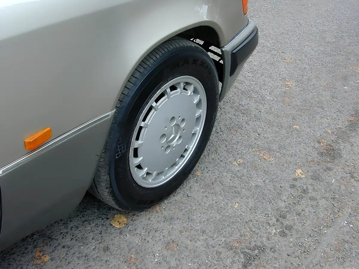Used 1991 Mercedes-Benz W124 Estate Silver - Interior and Exterior details 11