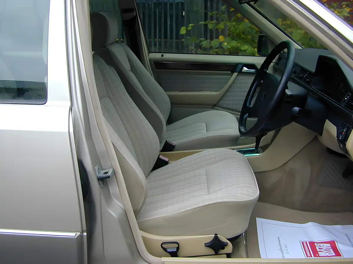 Used 1991 Mercedes-Benz W124 Estate Silver - Interior and Exterior details 16
