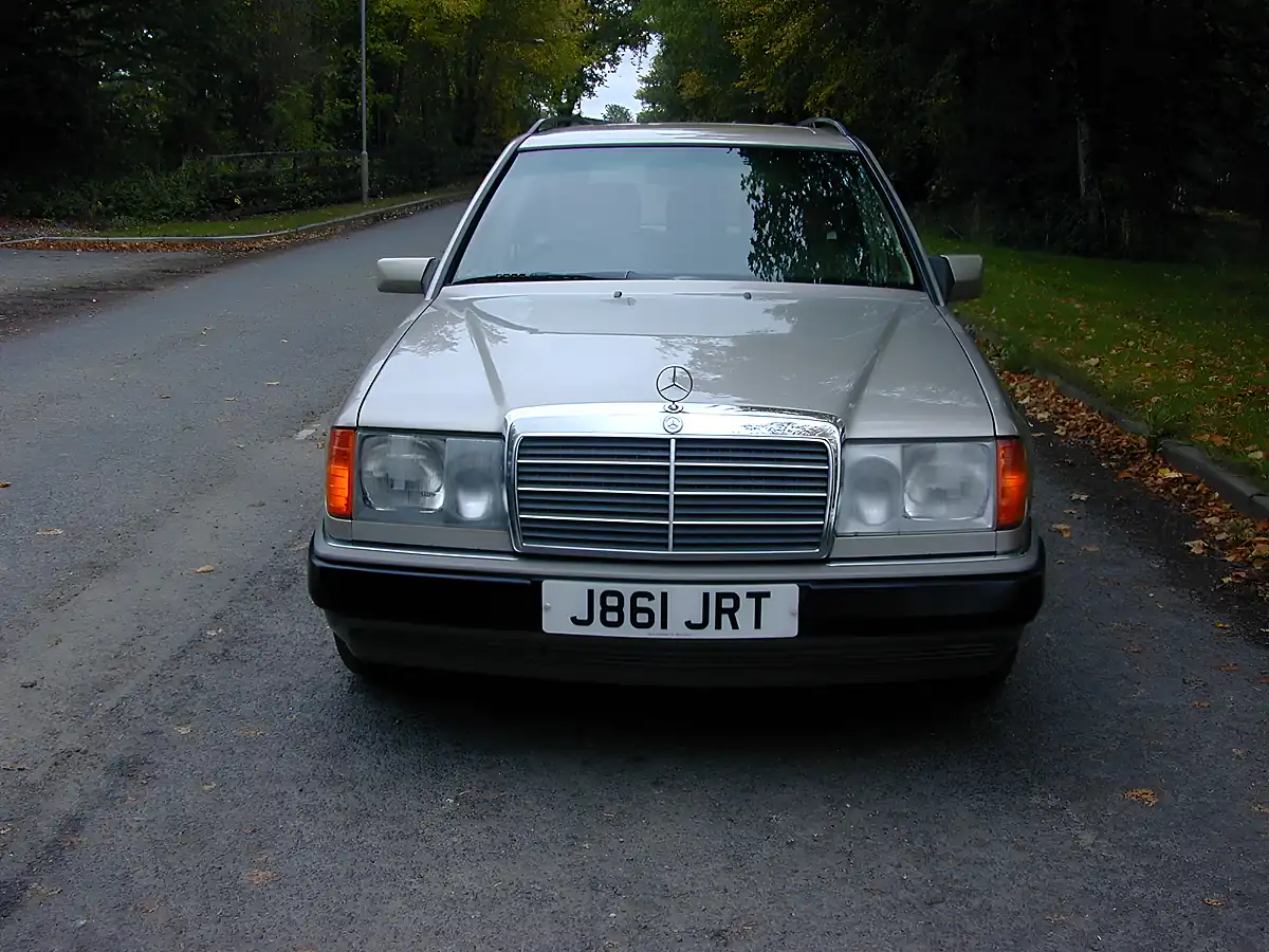 Used 1991 Mercedes-Benz W124 Estate Silver - Interior and Exterior details 4