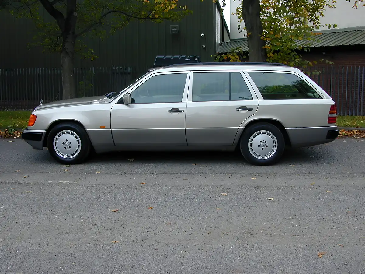 Used 1991 Mercedes-Benz W124 Estate Silver - Interior and Exterior details 7
