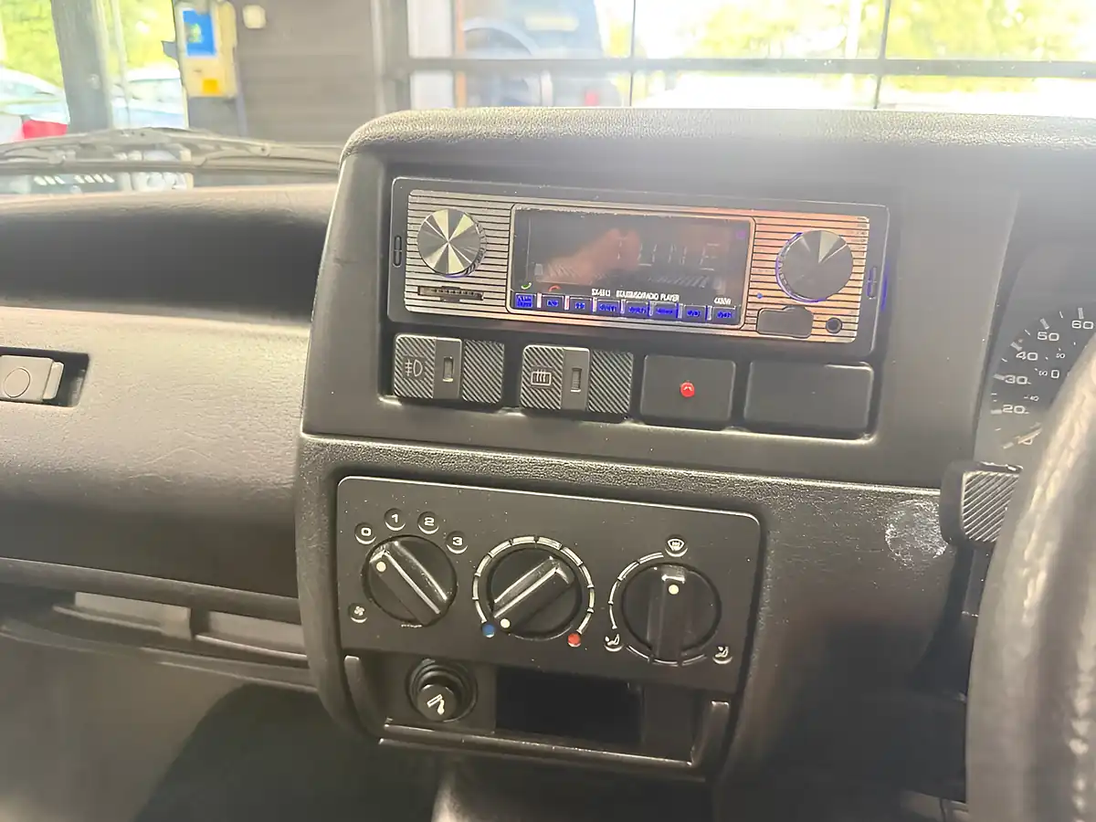 Used 1991 Volkswagen Polo Cl Silver - Interior and Exterior details 16