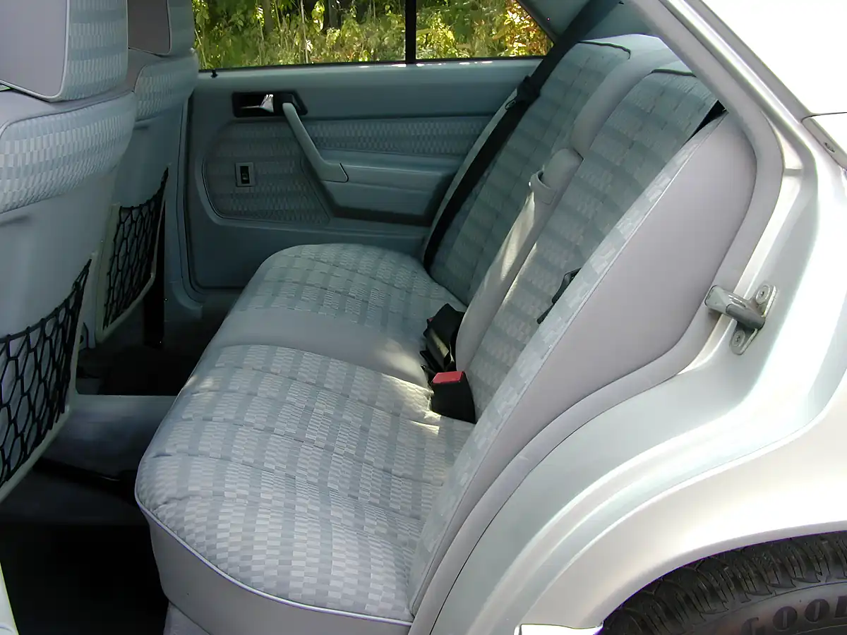 Used 1992 Mercedes-Benz 190 High Specification Silver - Interior and Exterior details 15