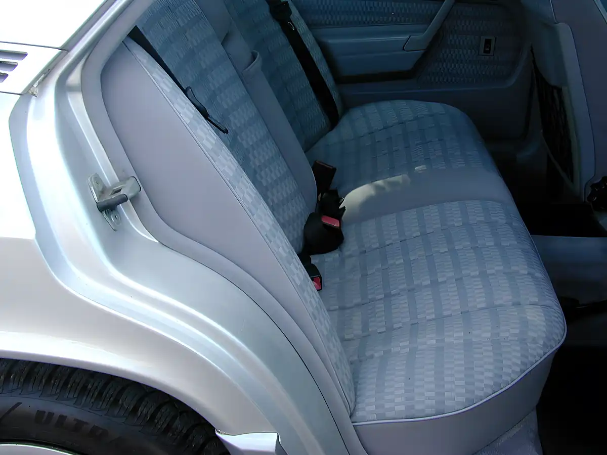 Used 1992 Mercedes-Benz 190 High Specification Silver - Interior and Exterior details 17