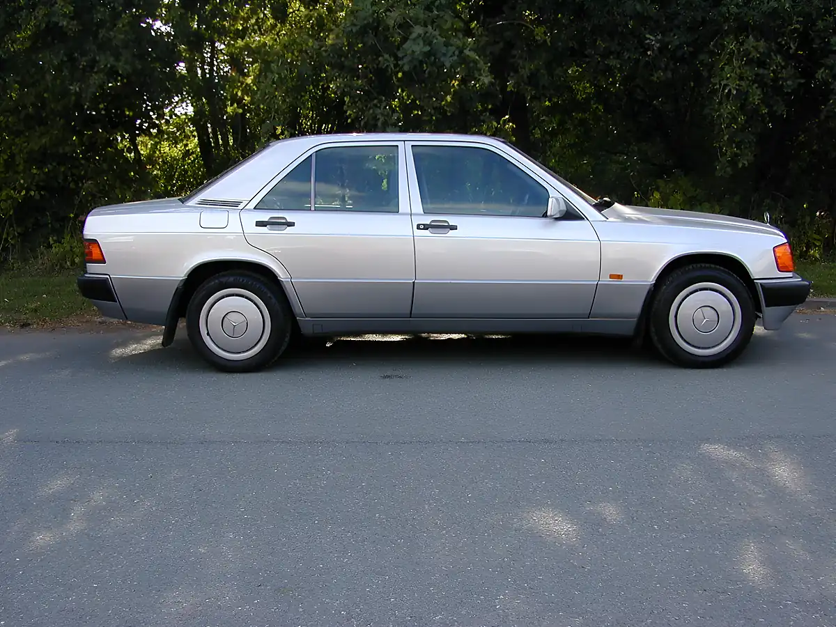 Used 1992 Mercedes-Benz 190 High Specification Silver - Interior and Exterior details 2