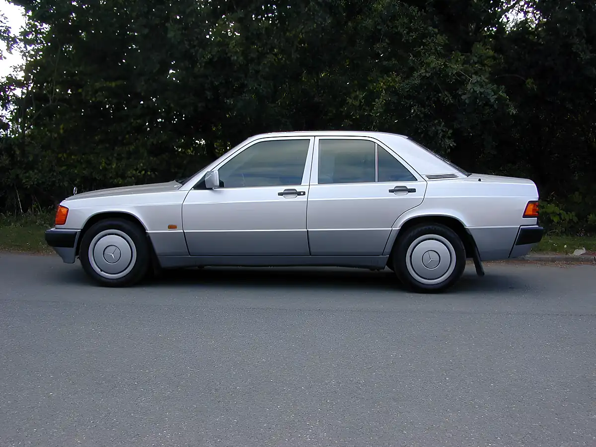 Used 1992 Mercedes-Benz 190 High Specification Silver - Interior and Exterior details 7