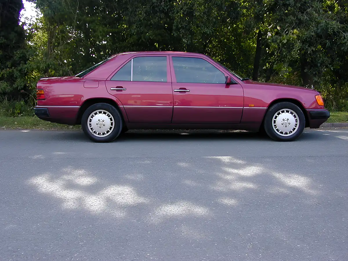 Used 1992 Mercedes-Benz 260 W124 Red - Interior and Exterior details 2